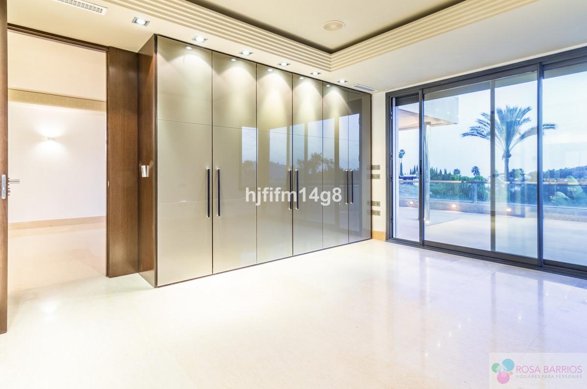 For sale of apartment in Nueva Andalucía