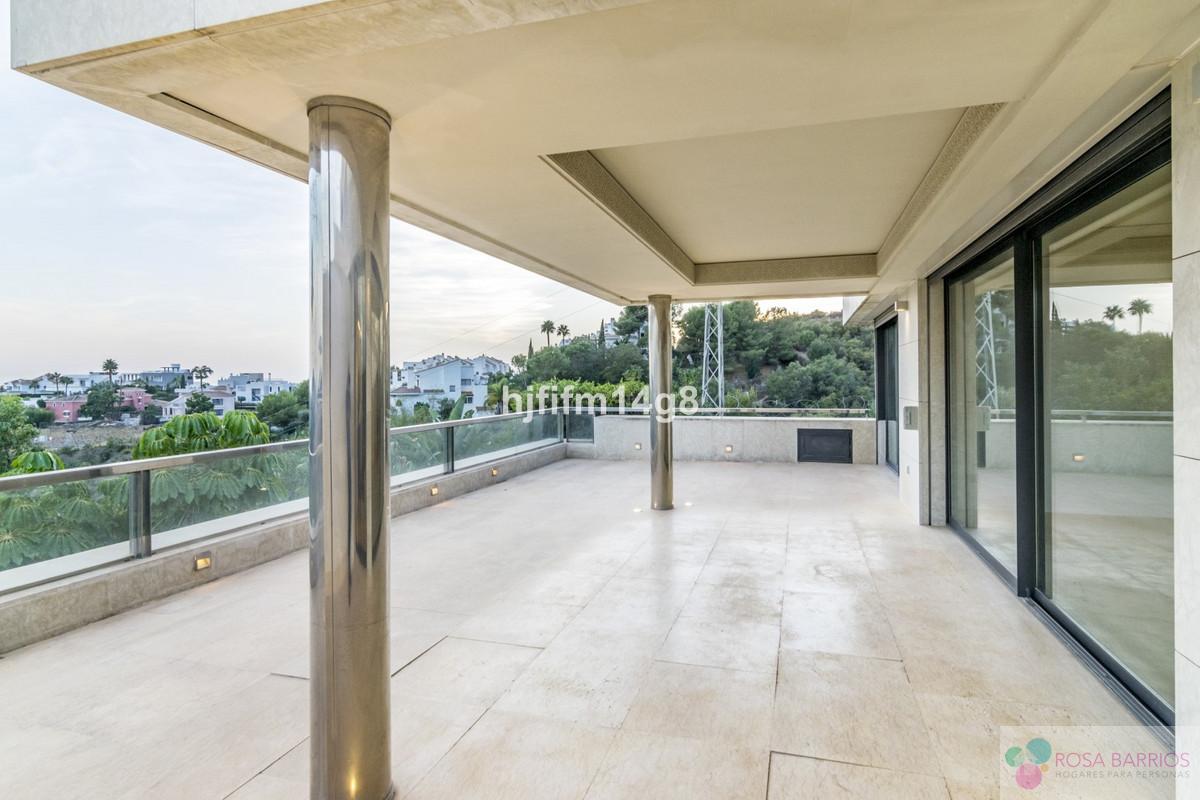 For sale of apartment in Nueva Andalucía