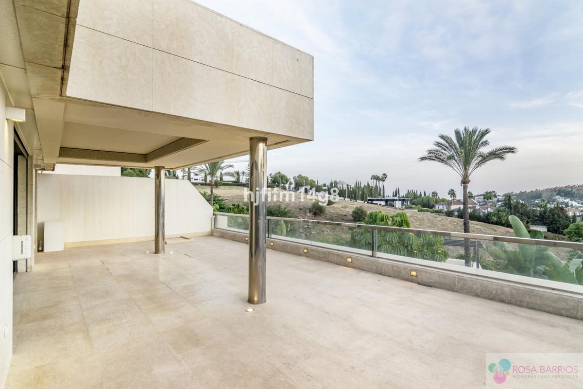 For sale of apartment in Nueva Andalucía