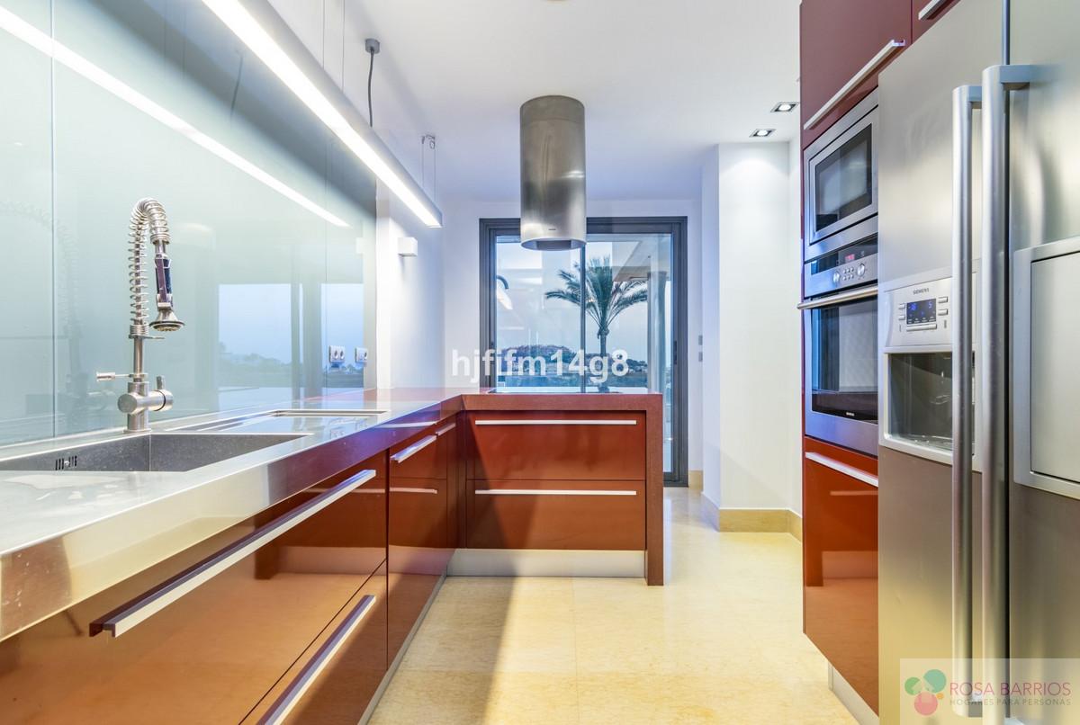 For sale of apartment in Nueva Andalucía