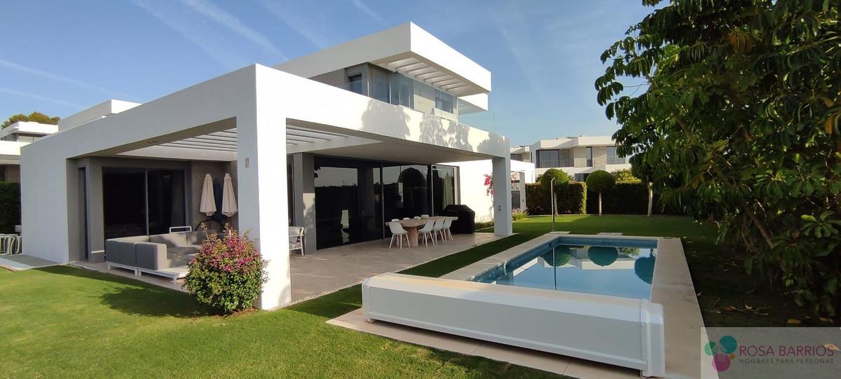 For sale of villa in Estepona