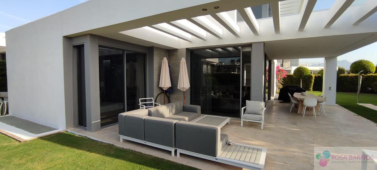 For sale of villa in Estepona