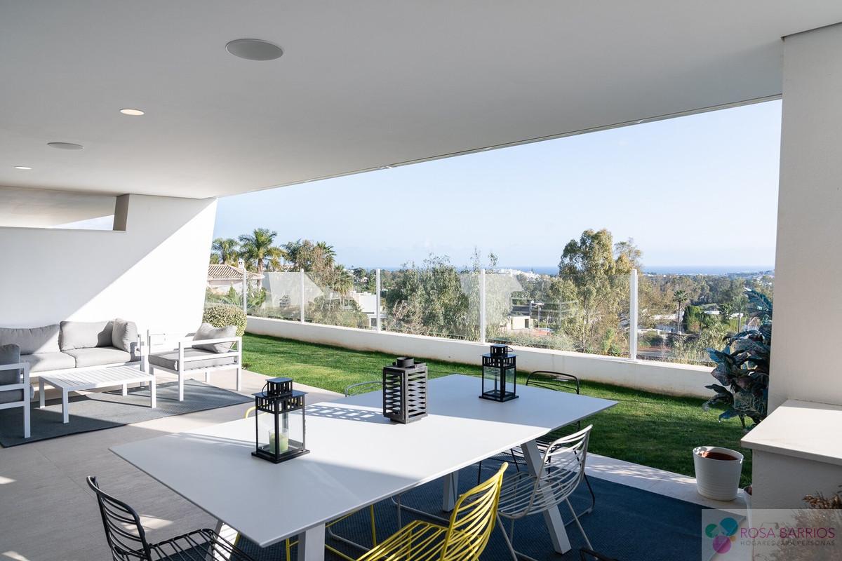 For sale of apartment in Nueva Andalucía