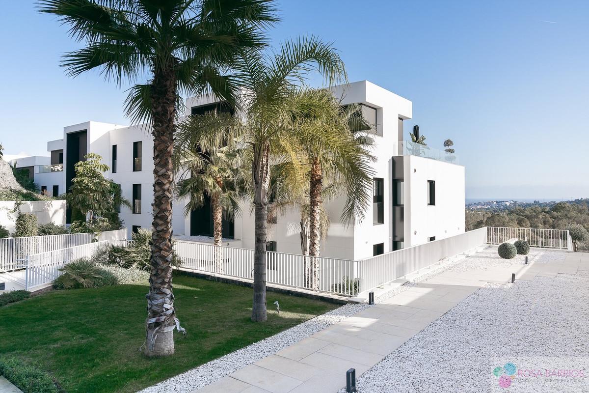 For sale of apartment in Nueva Andalucía