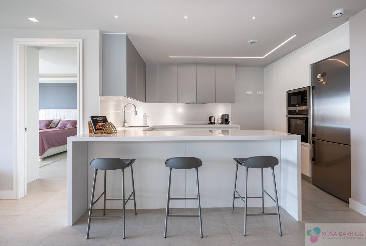 For sale of apartment in Nueva Andalucía