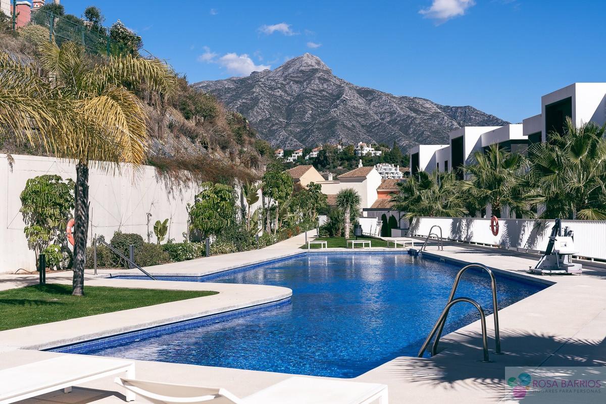 For sale of apartment in Nueva Andalucía
