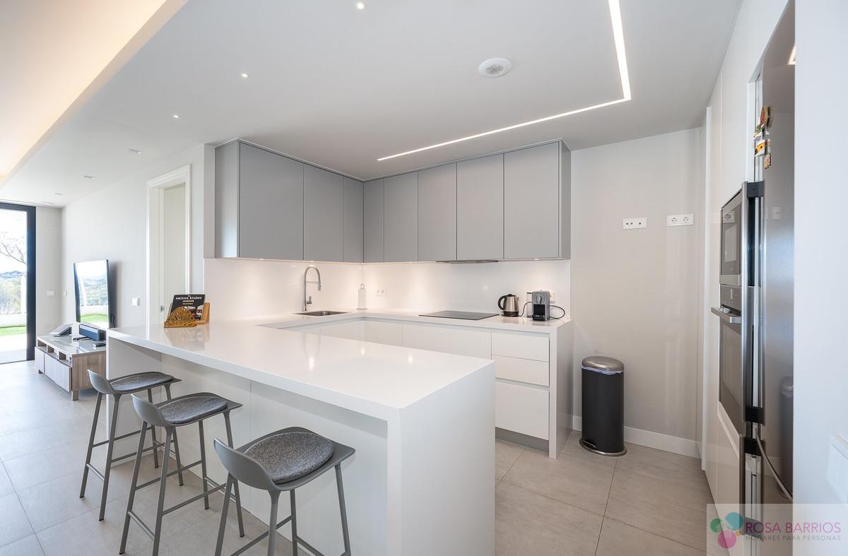 For sale of apartment in Nueva Andalucía