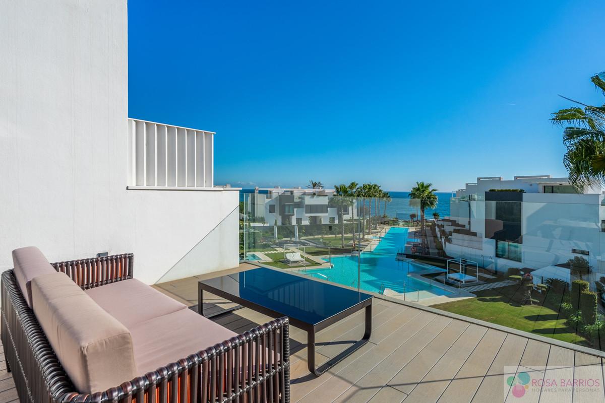 For sale of villa in Estepona