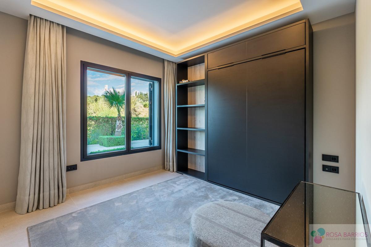 For sale of villa in Estepona
