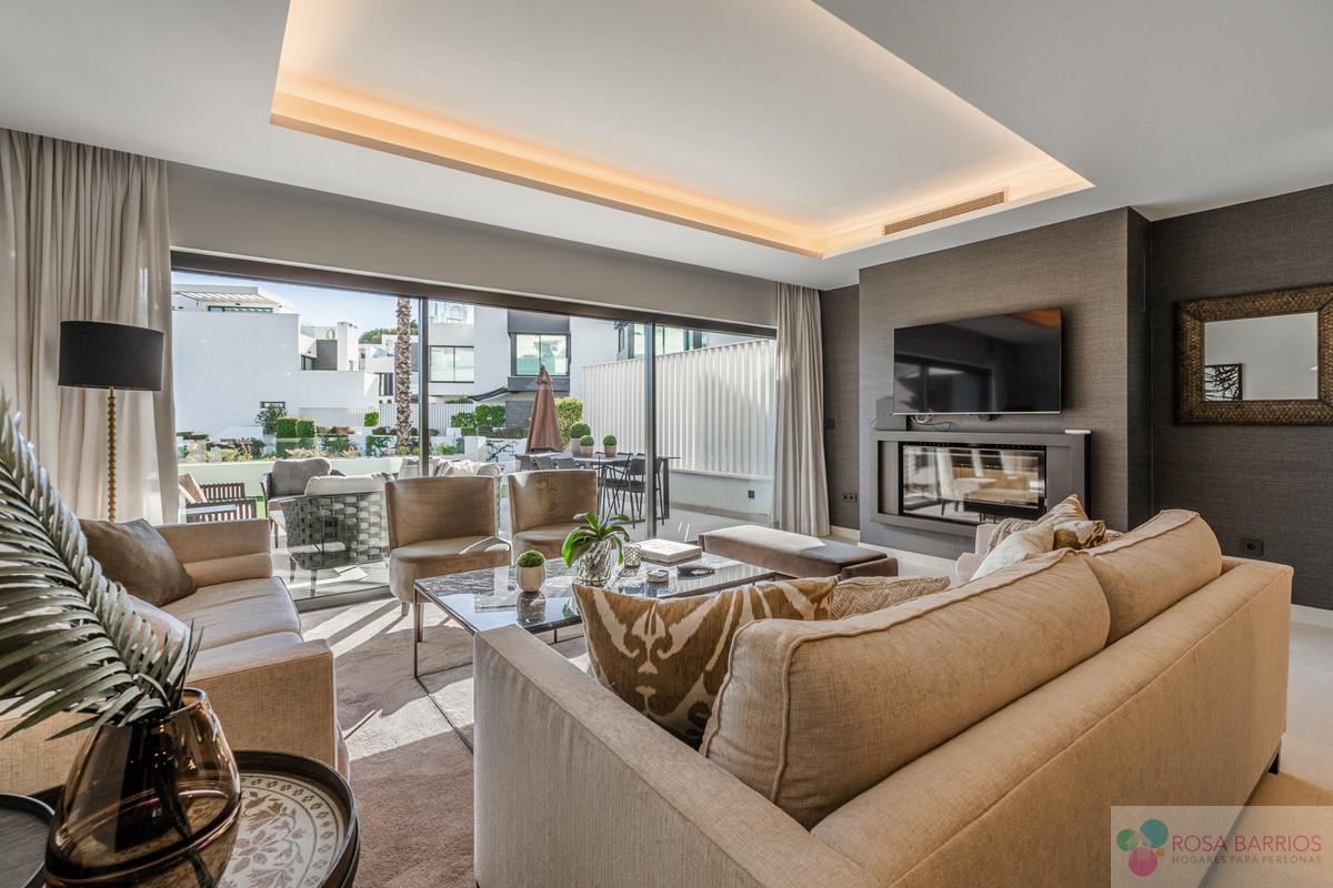 For sale of villa in Estepona