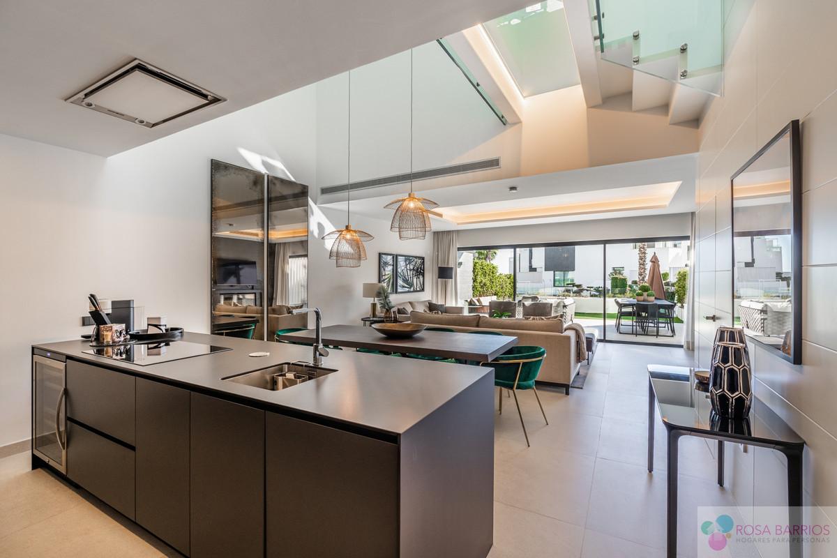 For sale of villa in Estepona