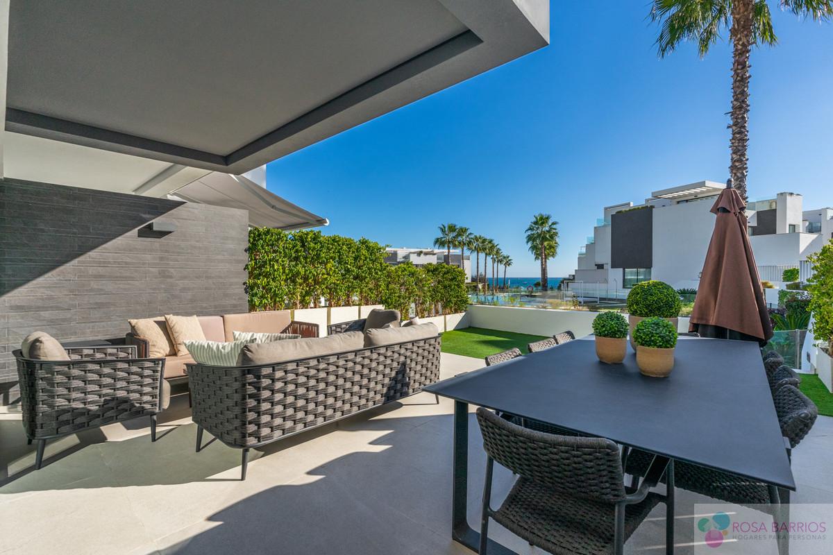 For sale of villa in Estepona