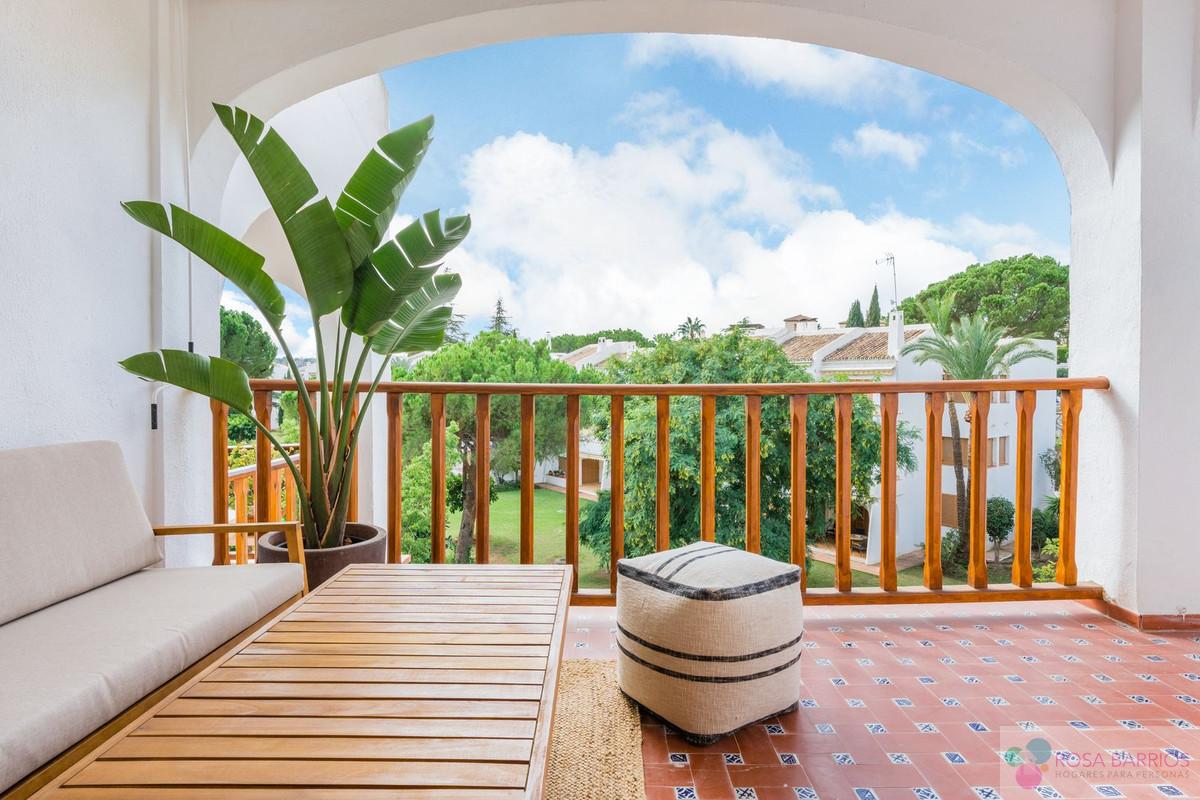 For sale of penthouse in Nueva Andalucía