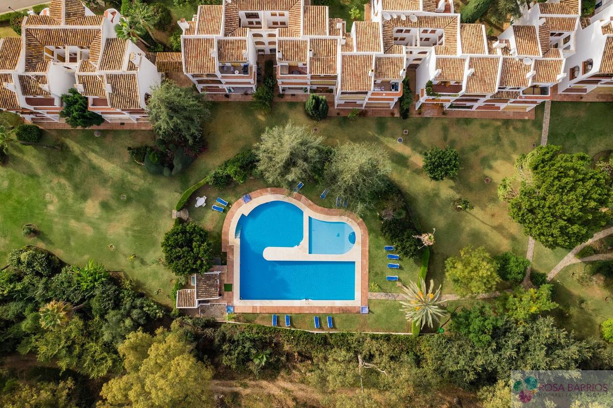 For sale of penthouse in Nueva Andalucía