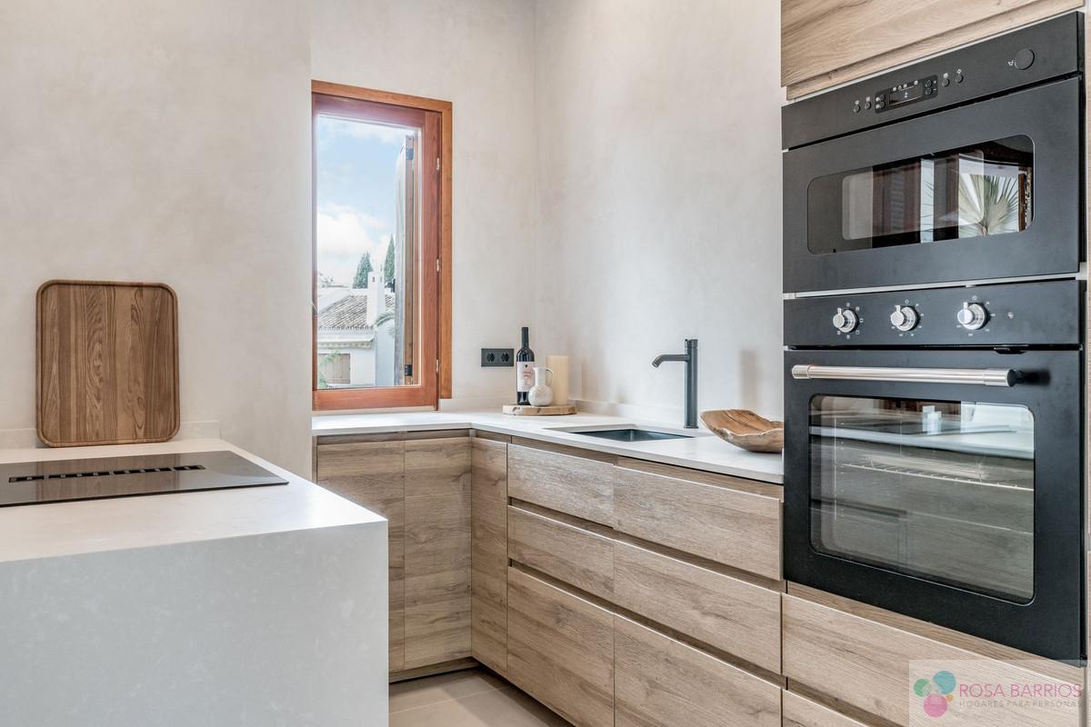 For sale of penthouse in Nueva Andalucía