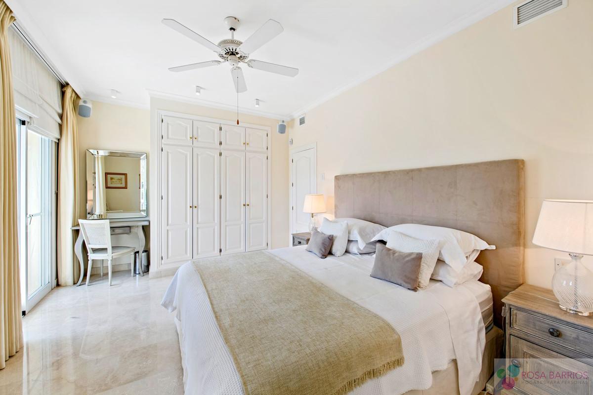 For sale of villa in Estepona