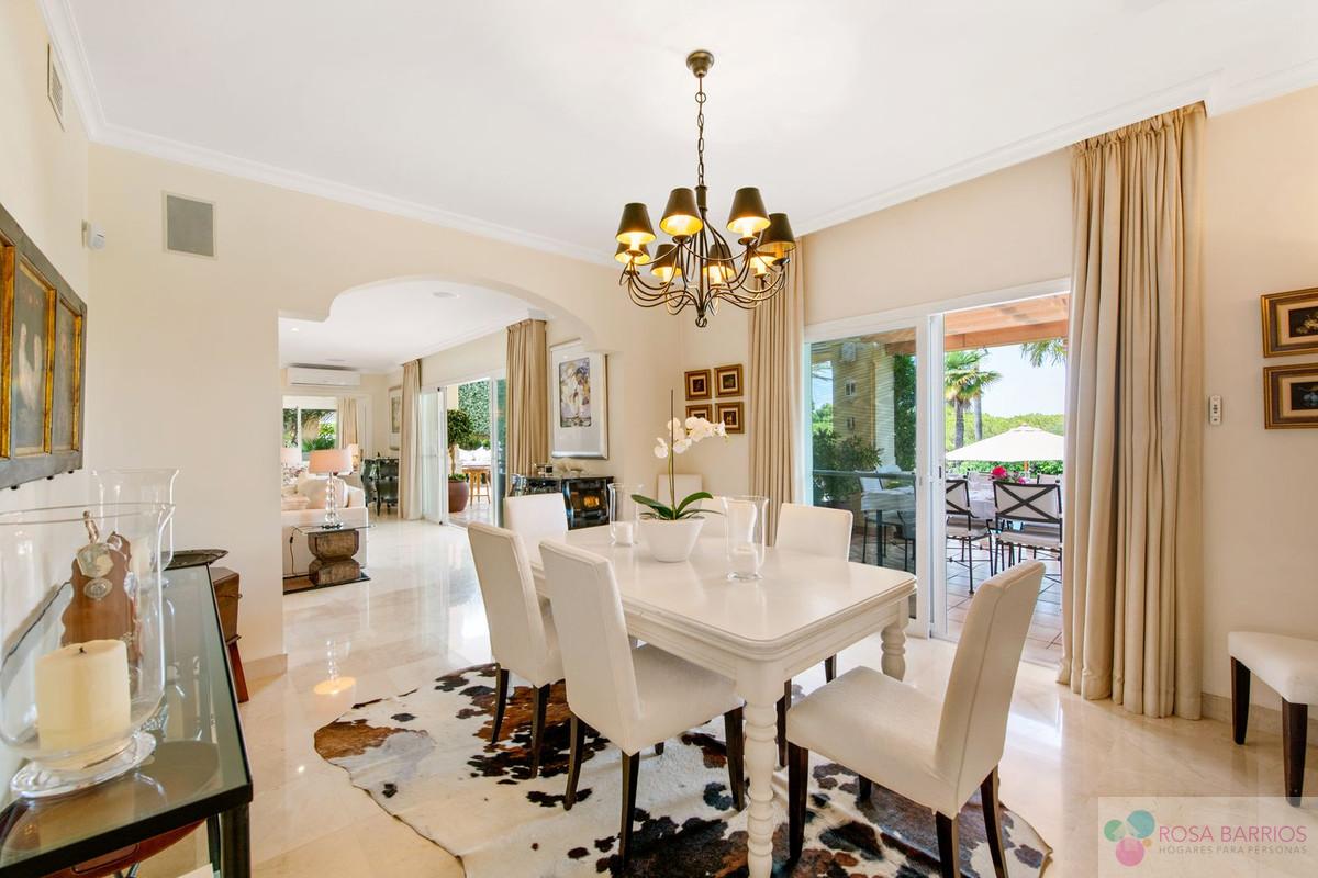 For sale of villa in Estepona