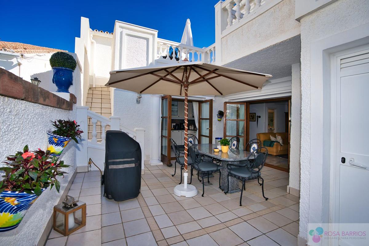 For sale of villa in Estepona