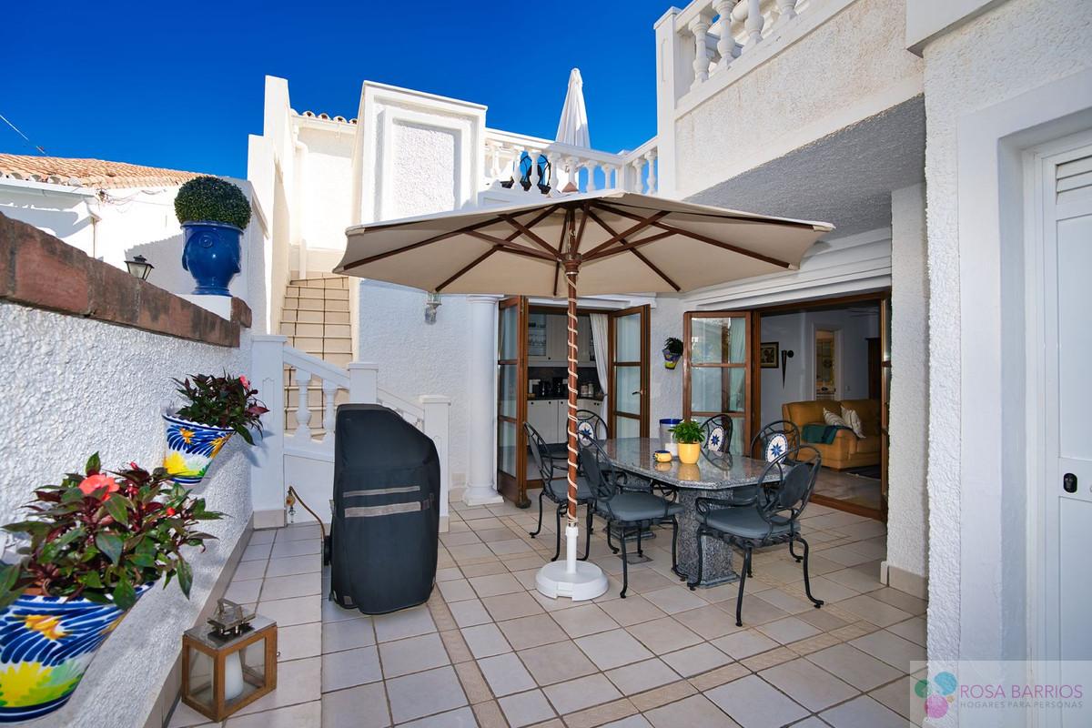 For sale of villa in Estepona