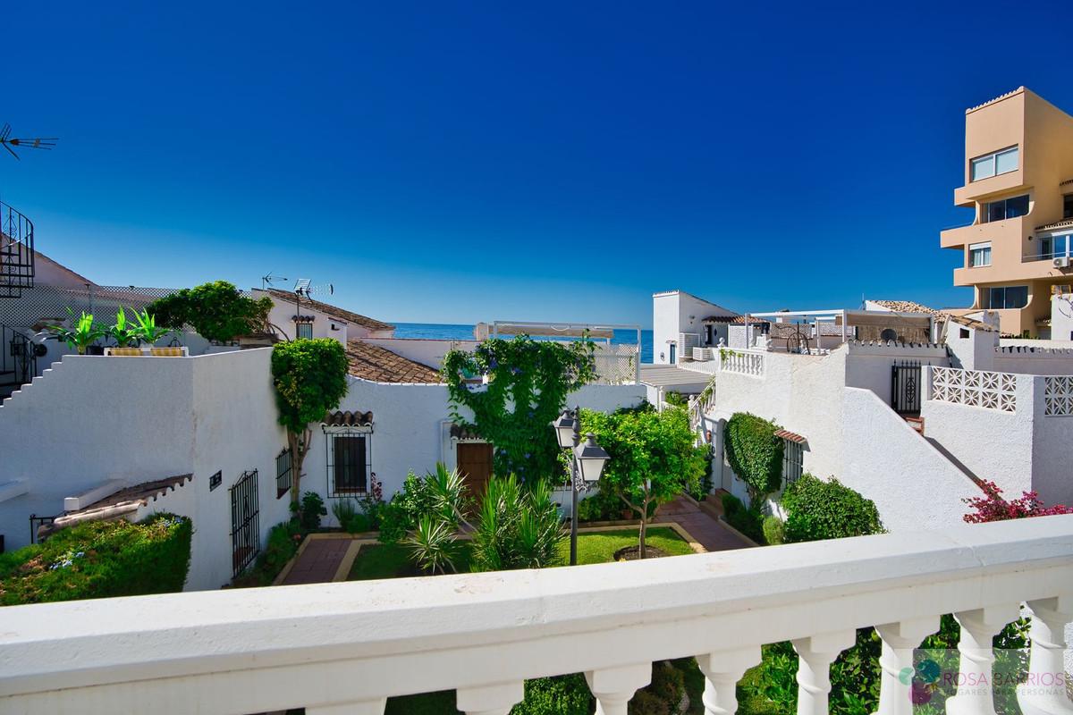 For sale of villa in Estepona