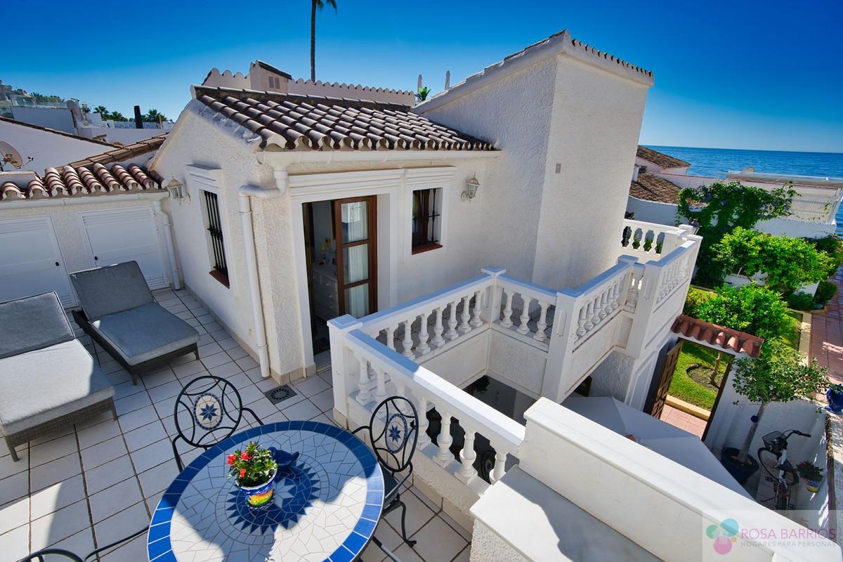 For sale of villa in Estepona