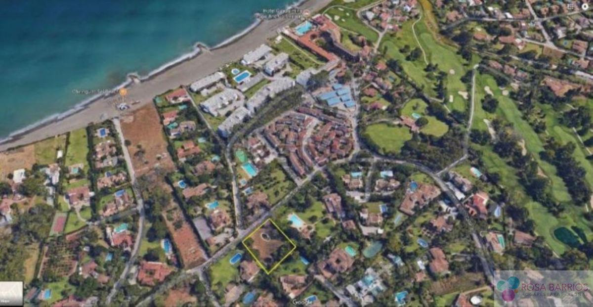 For sale of land in Guadalmina Baja