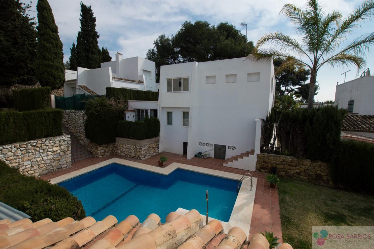 Venta de villa en Nueva Andalucía