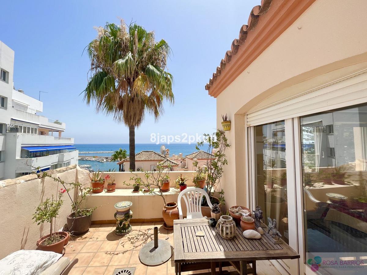 For sale of penthouse in Estepona