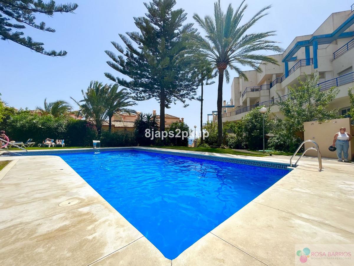 For sale of penthouse in Estepona