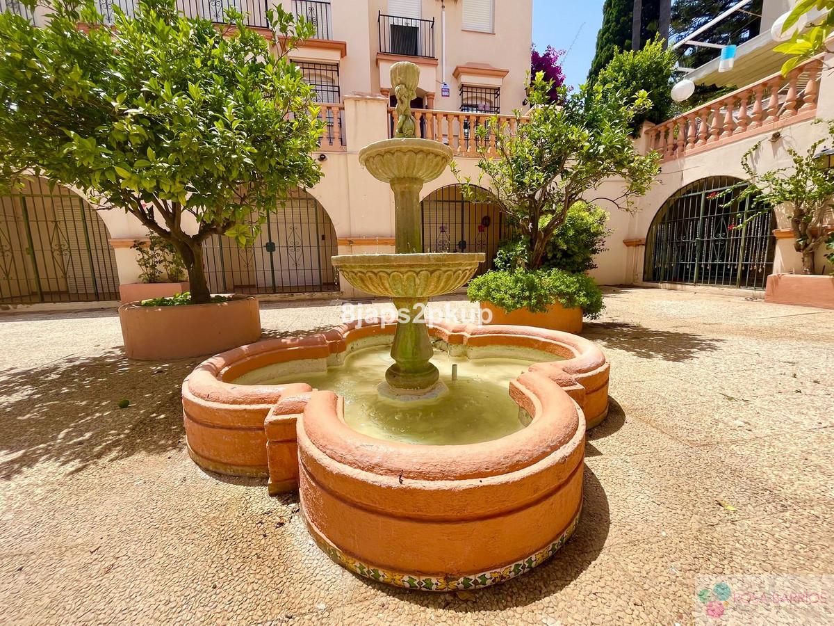 For sale of penthouse in Estepona