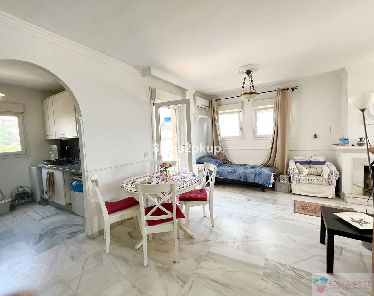 For sale of penthouse in Estepona