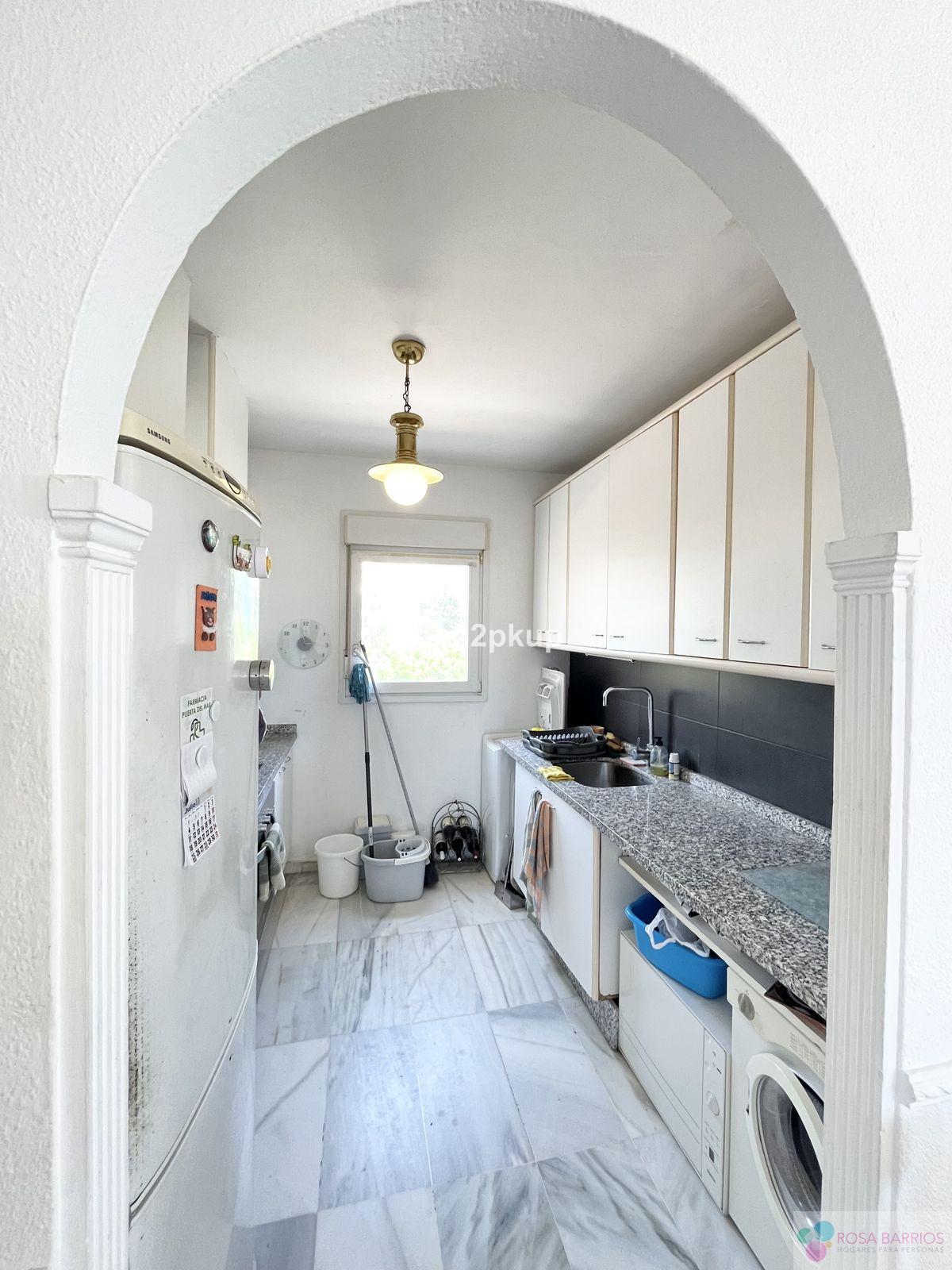 For sale of penthouse in Estepona