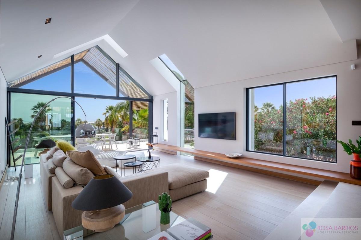 For sale of villa in Nueva Andalucía