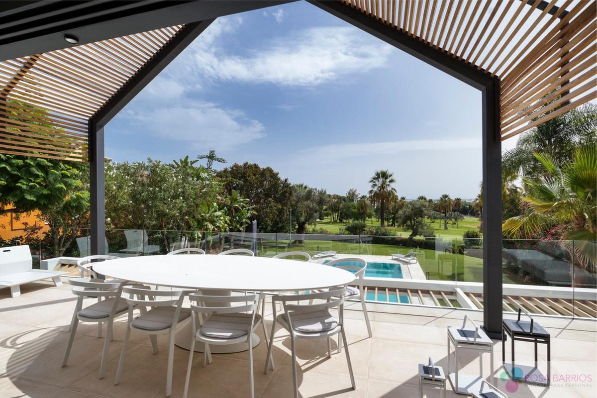 For sale of villa in Nueva Andalucía