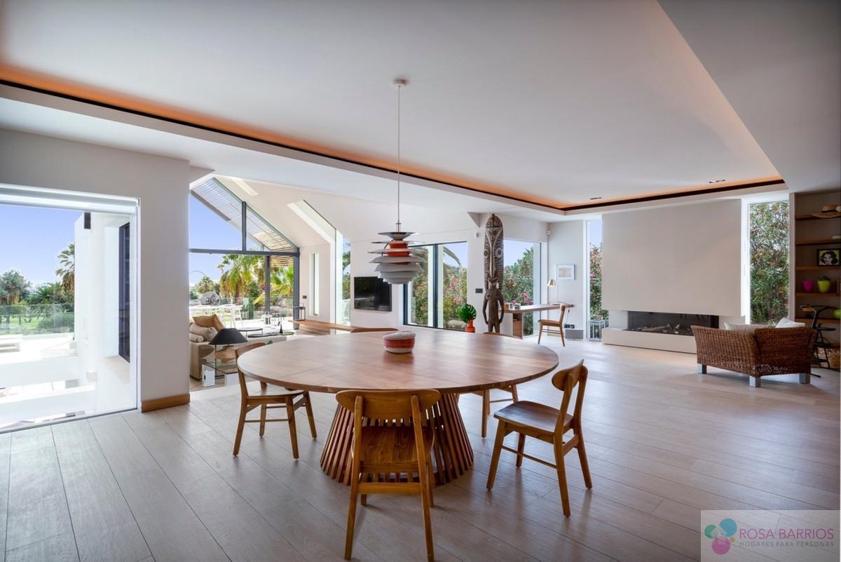 For sale of villa in Nueva Andalucía