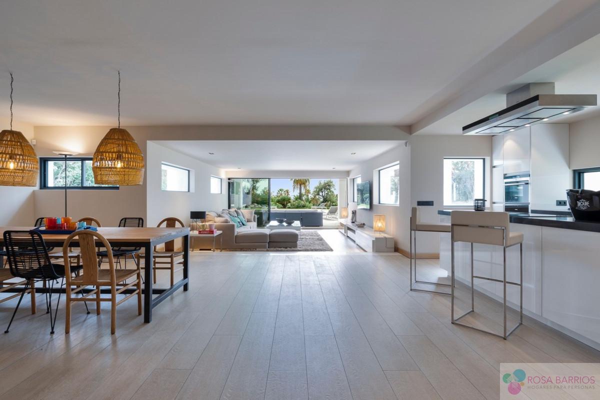 For sale of villa in Nueva Andalucía