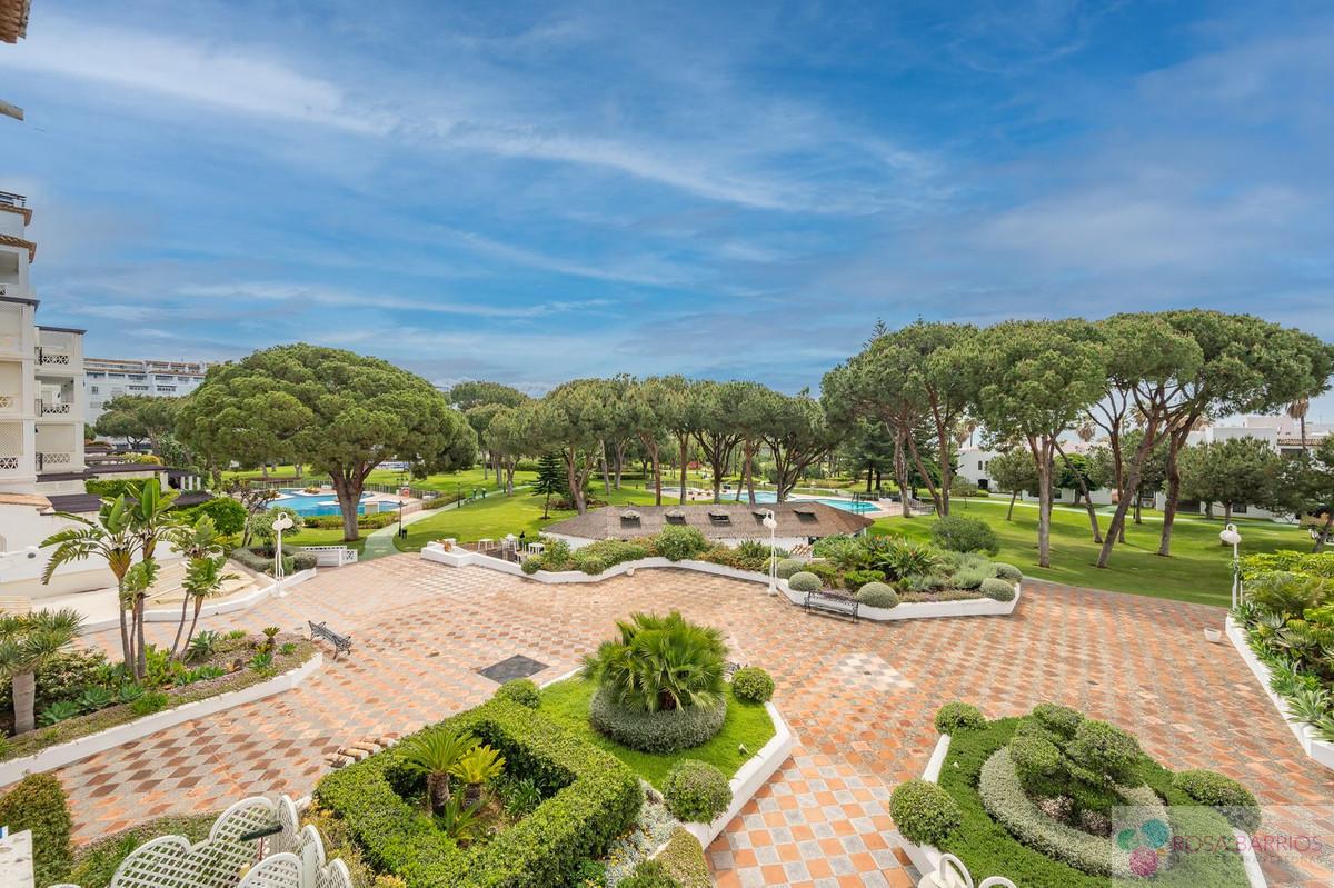 For sale of apartment in Puerto Banús