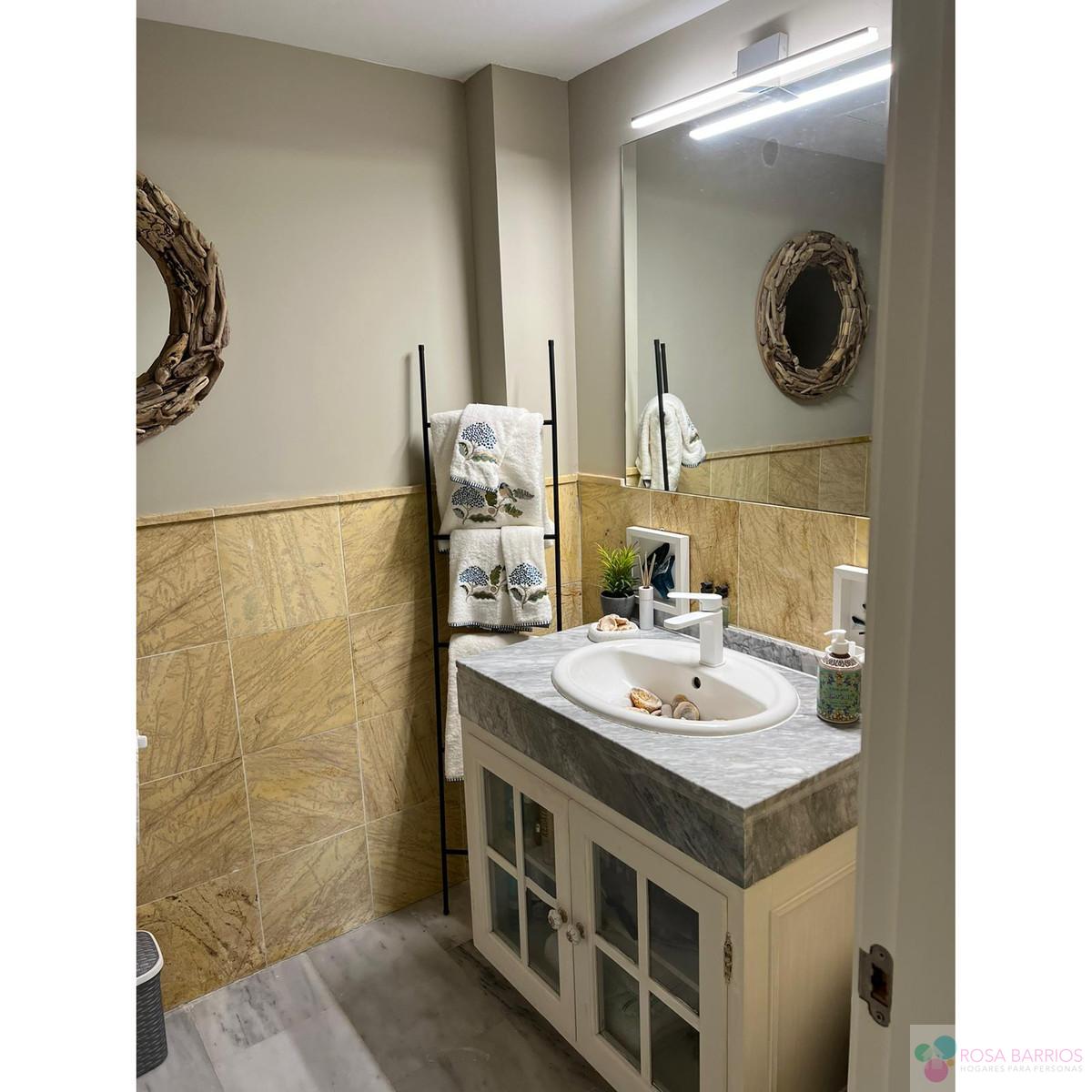 For sale of apartment in Nueva Andalucía