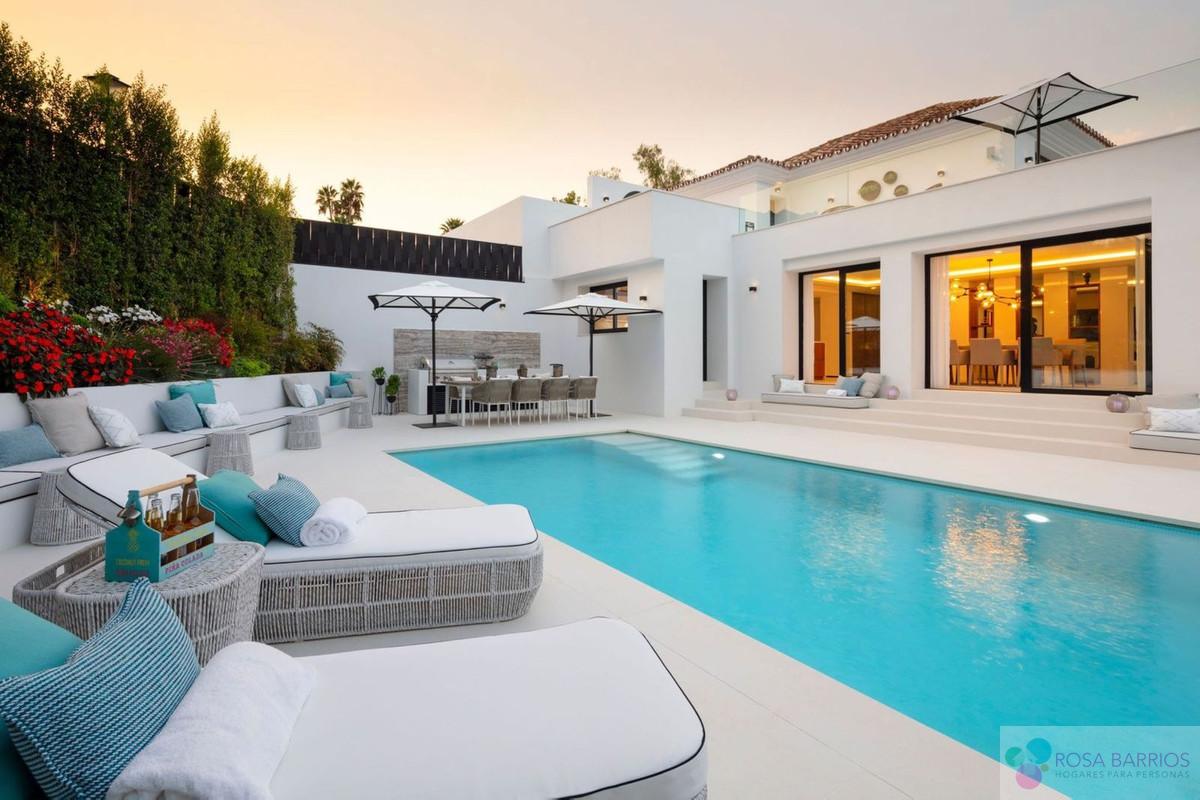 For sale of villa in Nueva Andalucía
