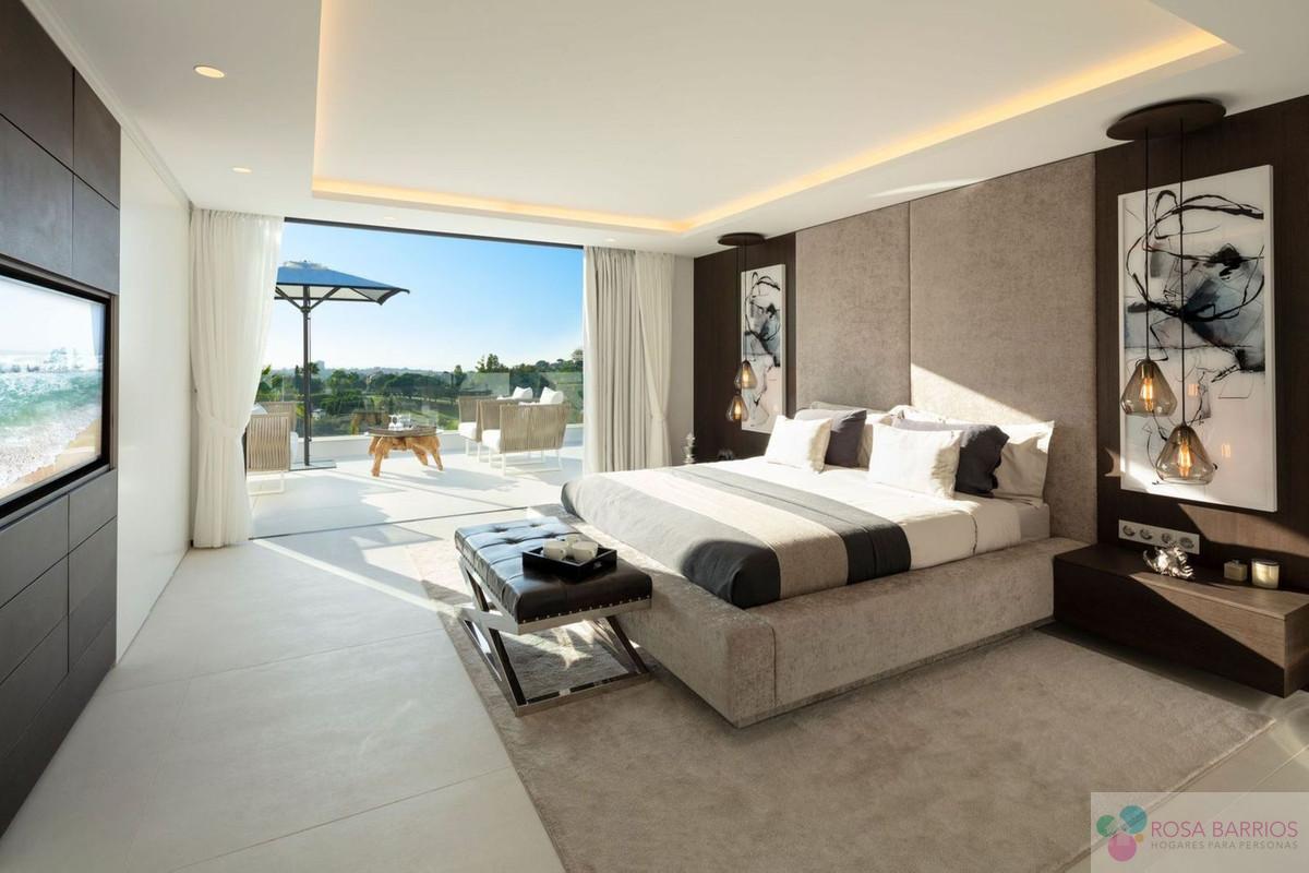 For sale of villa in Nueva Andalucía