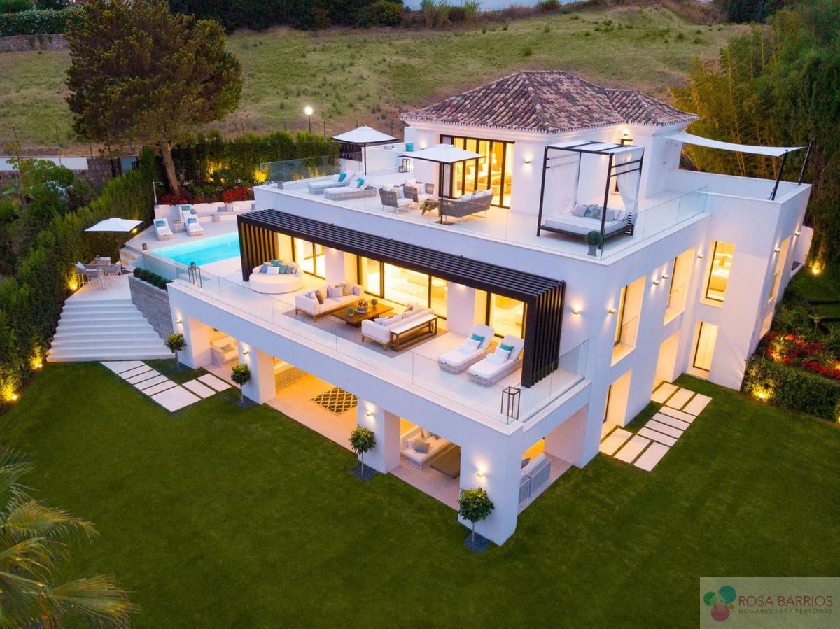 For sale of villa in Nueva Andalucía