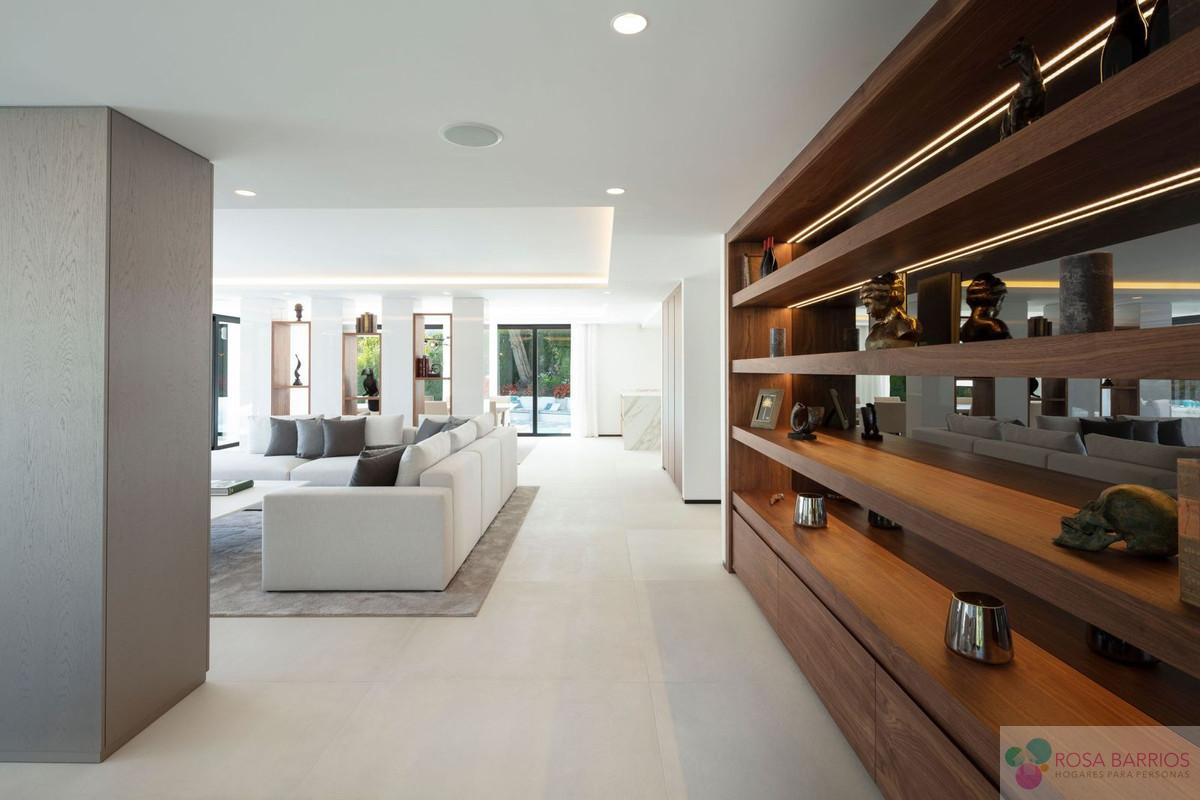 For sale of villa in Nueva Andalucía