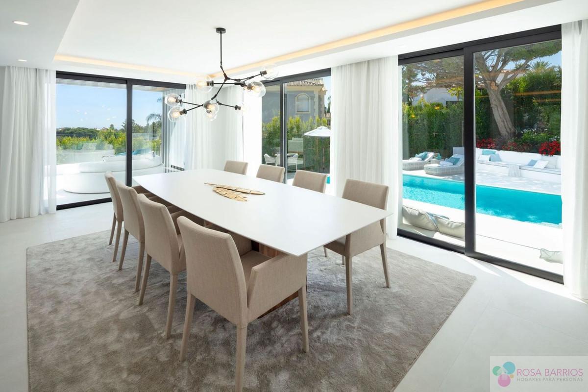For sale of villa in Nueva Andalucía
