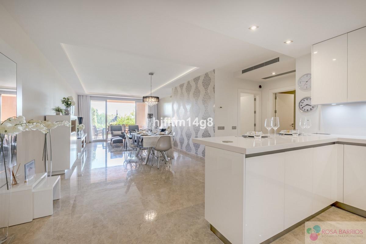 For sale of apartment in Nueva Andalucía