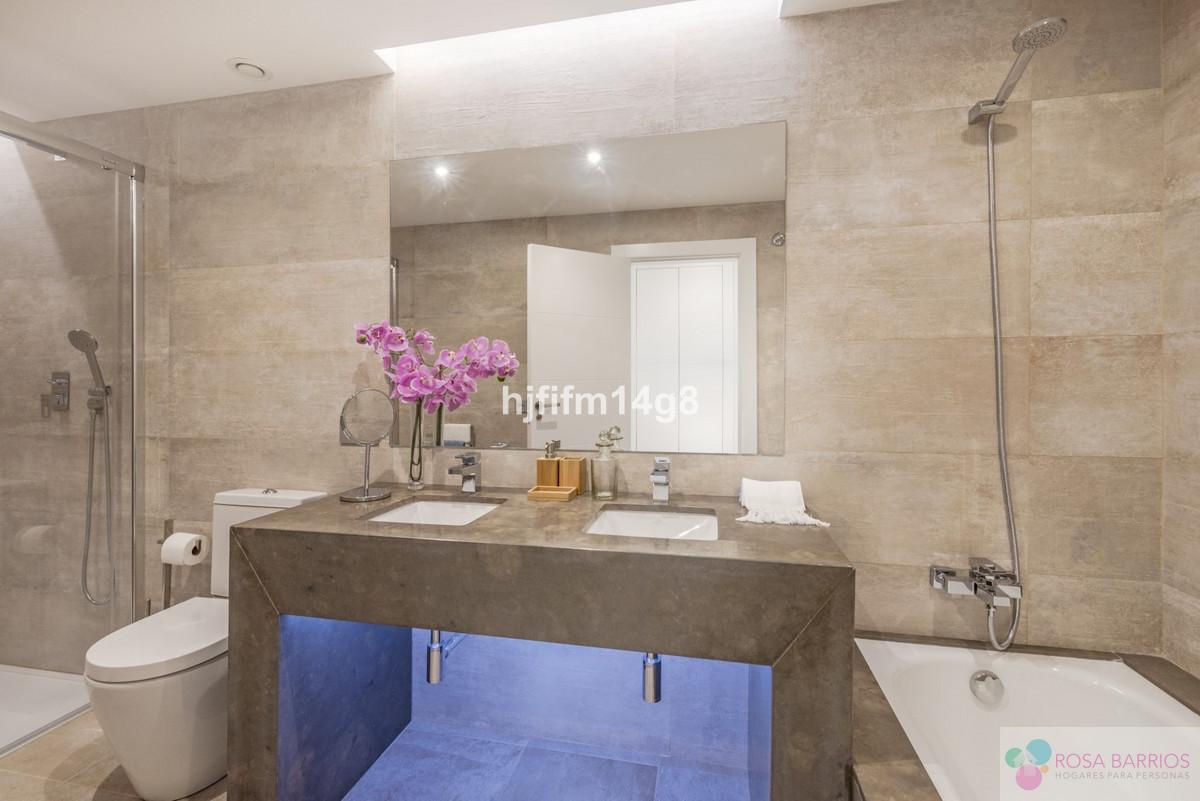 For sale of apartment in Nueva Andalucía