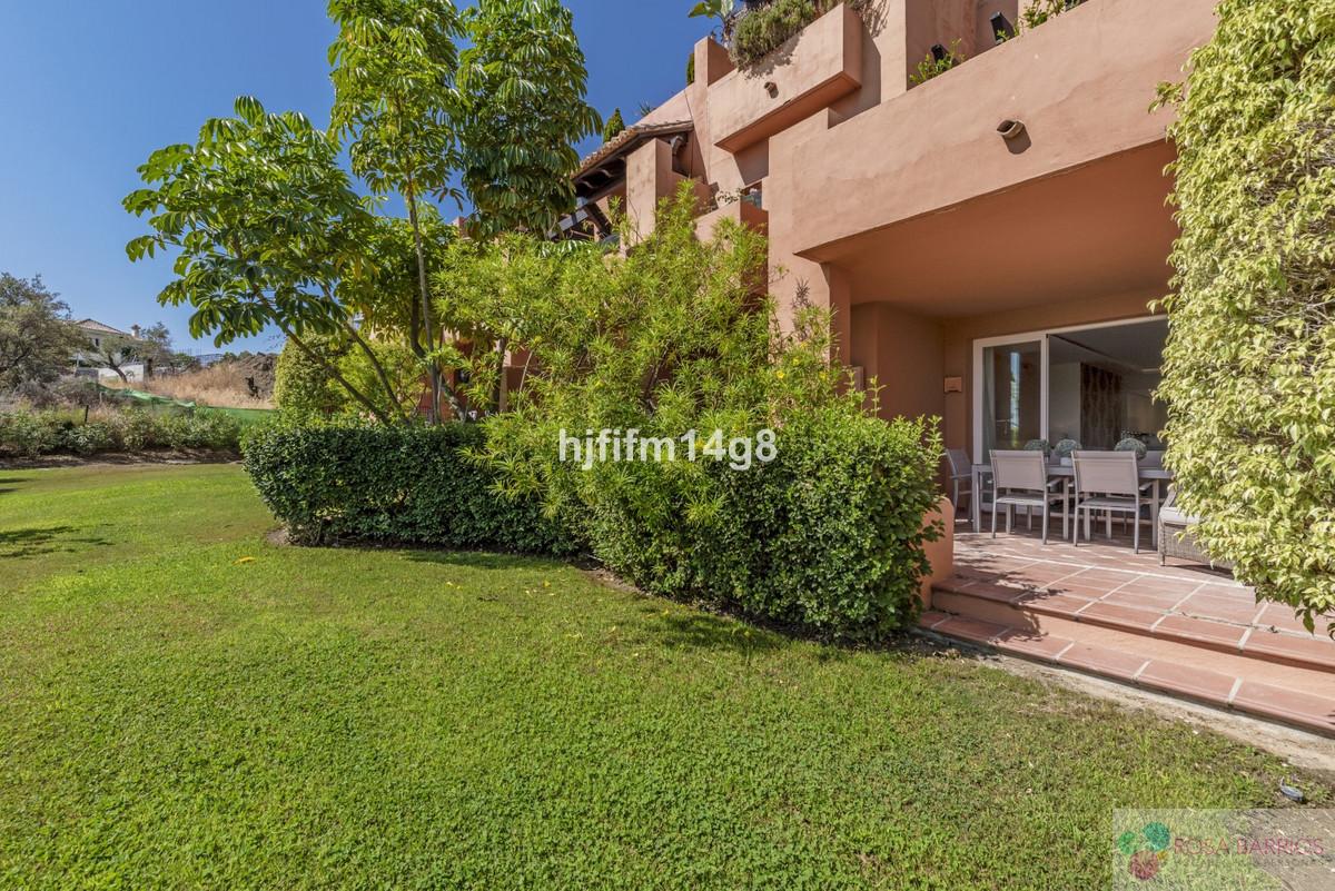 For sale of apartment in Nueva Andalucía