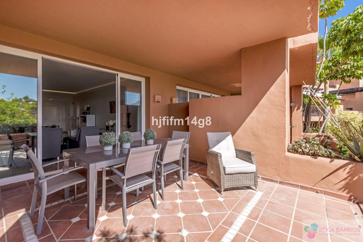 For sale of apartment in Nueva Andalucía