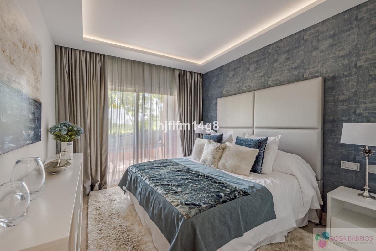 For sale of apartment in Nueva Andalucía