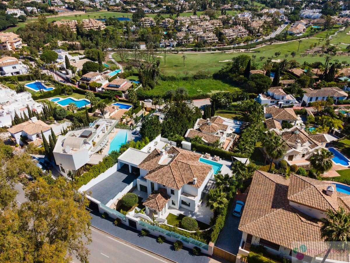Venta de villa en Nueva Andalucía