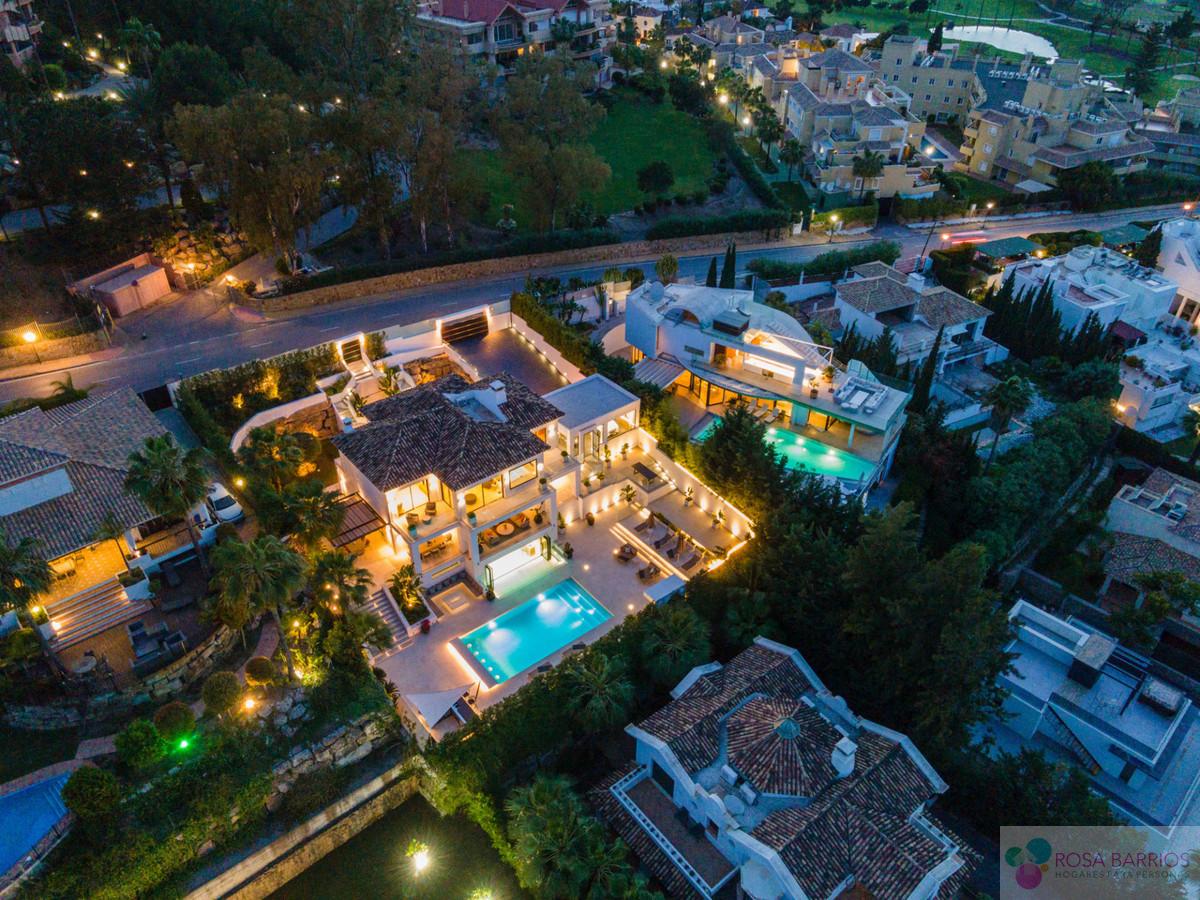 Venta de villa en Nueva Andalucía